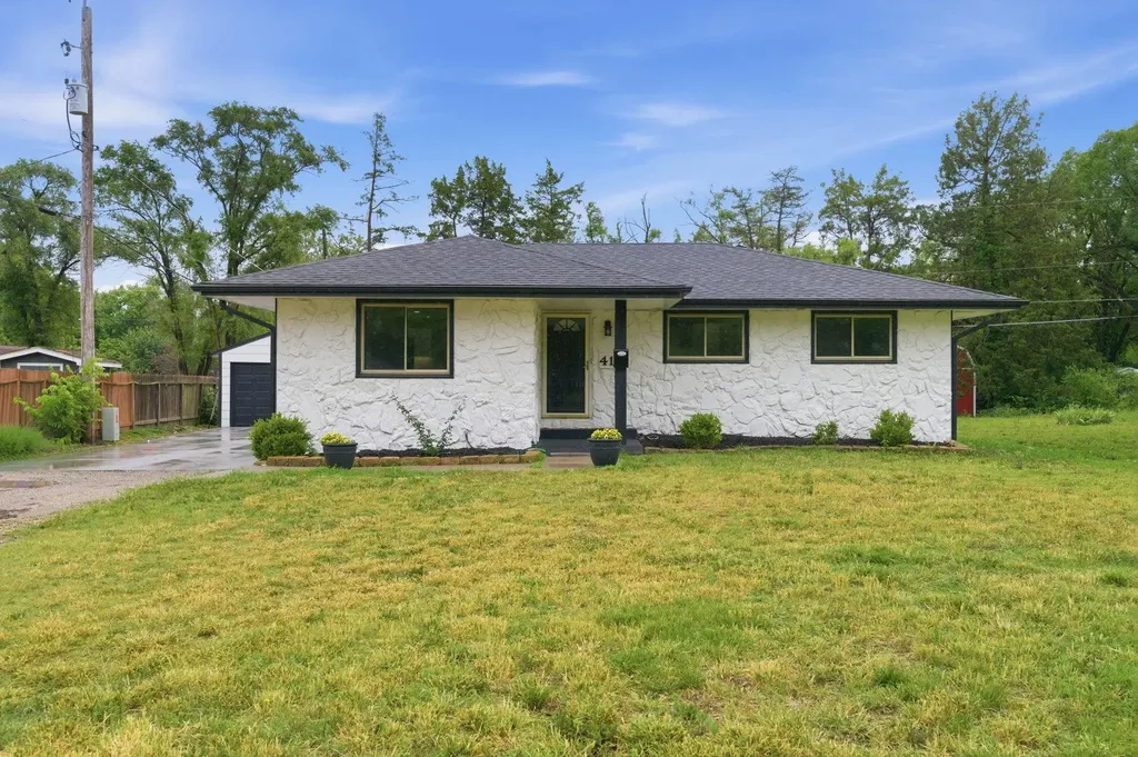411 E 6th Street Valley Center KS 67147