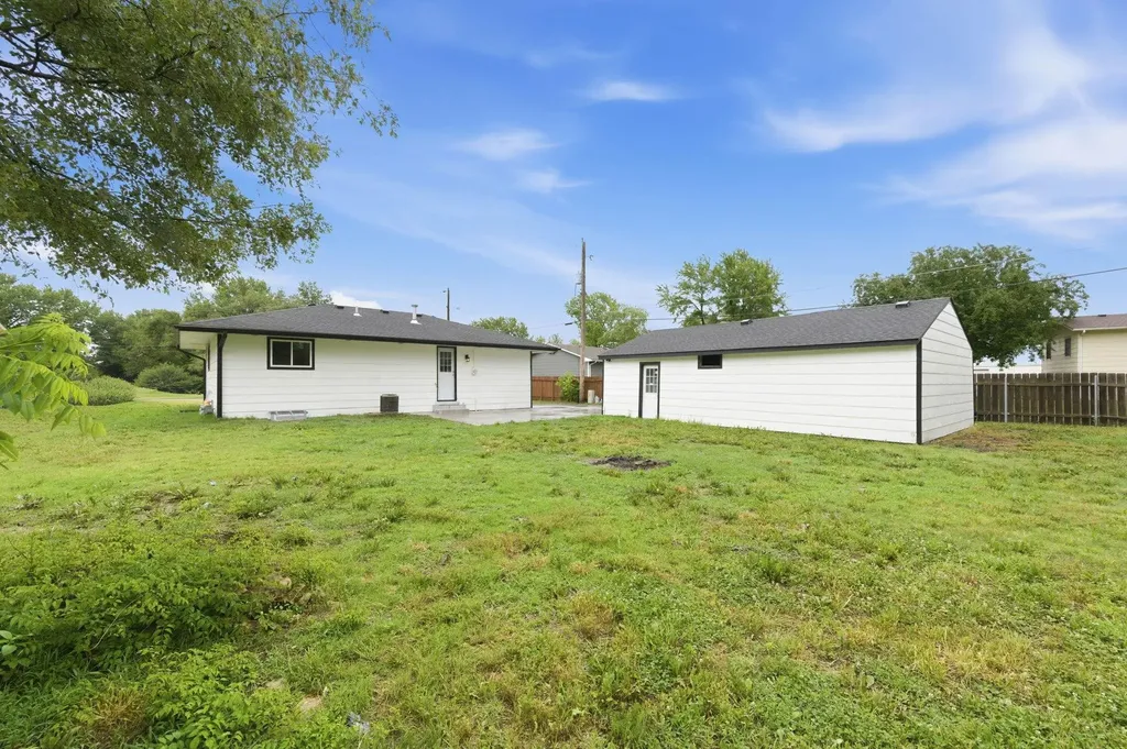 411 E 6th Street Valley Center KS 67147