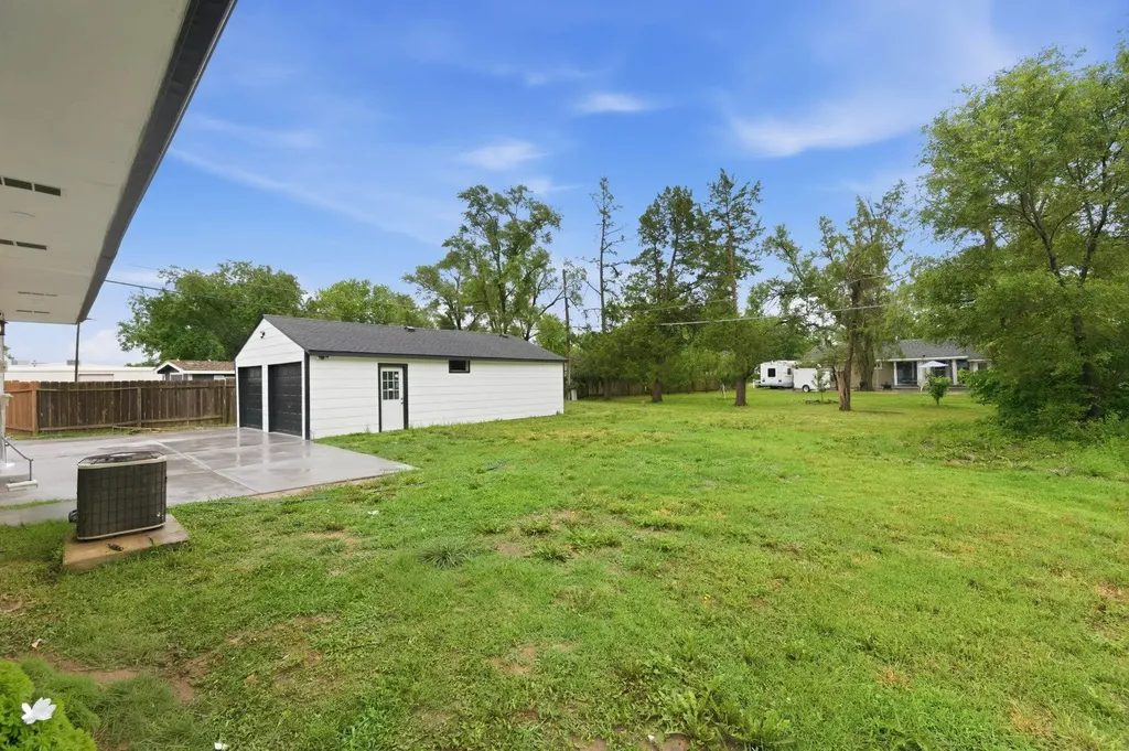 411 E 6th Street Valley Center KS 67147