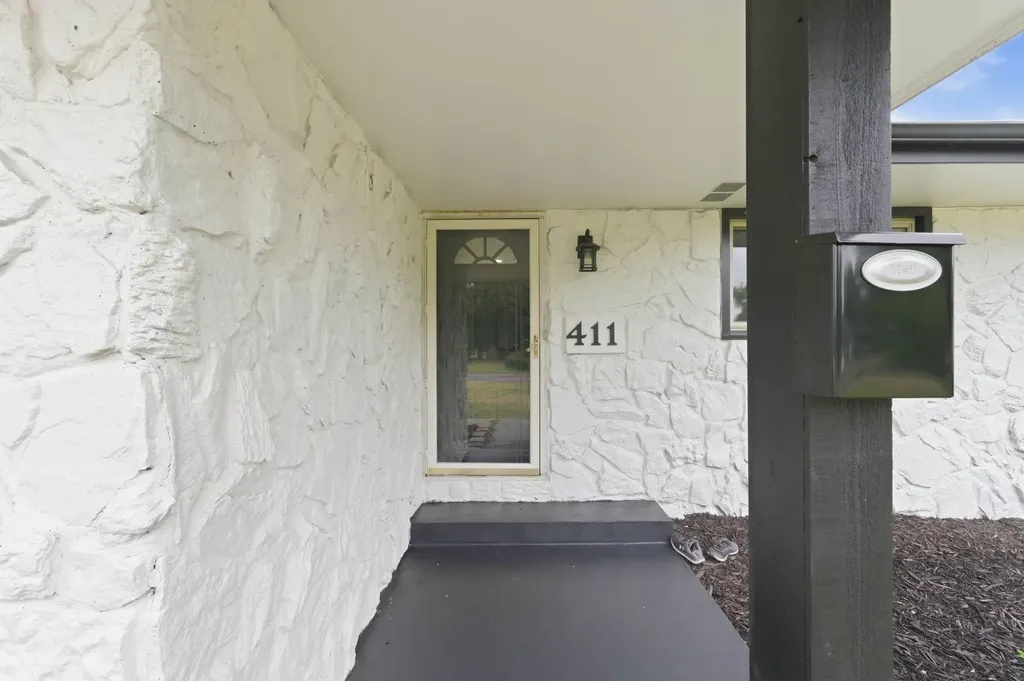 411 E 6th Street Valley Center KS 67147