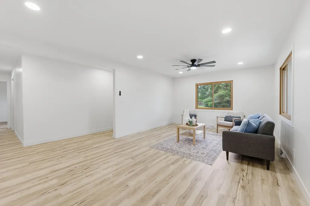 411 E 6th Street Valley Center KS 67147