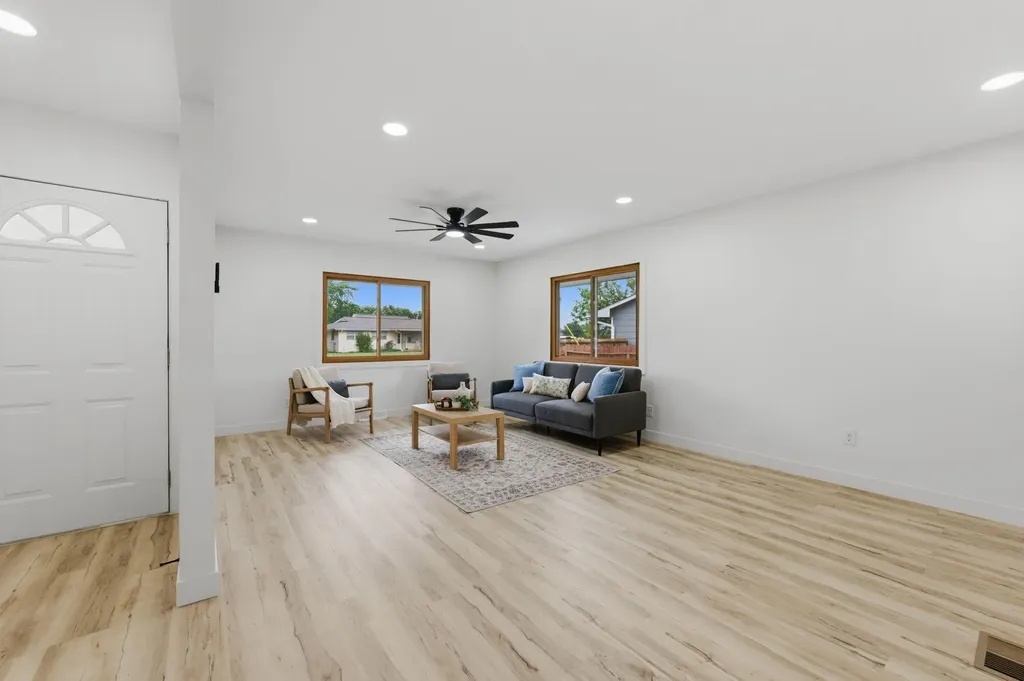 411 E 6th Street Valley Center KS 67147