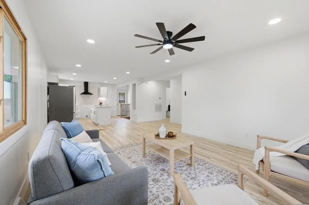 411 E 6th Street Valley Center KS 67147