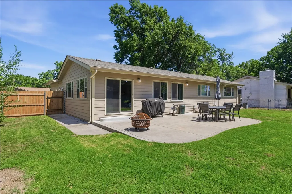 761 N Chickadee Wichita KS 67212