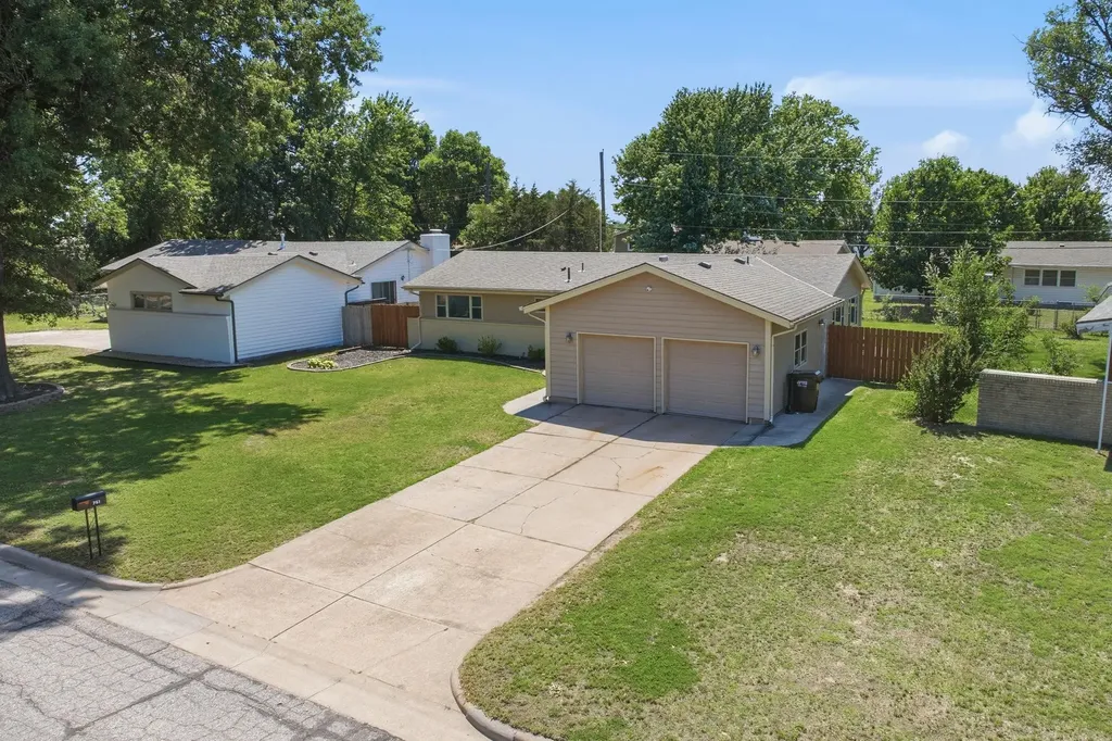 761 N Chickadee Wichita KS 67212