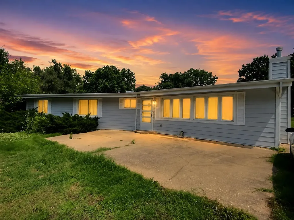 29 Eastwood Drive Arkansas City KS 67005