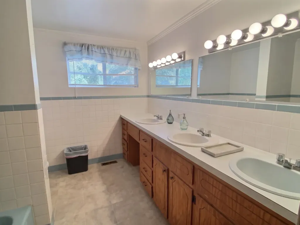 29 Eastwood Drive Arkansas City KS 67005