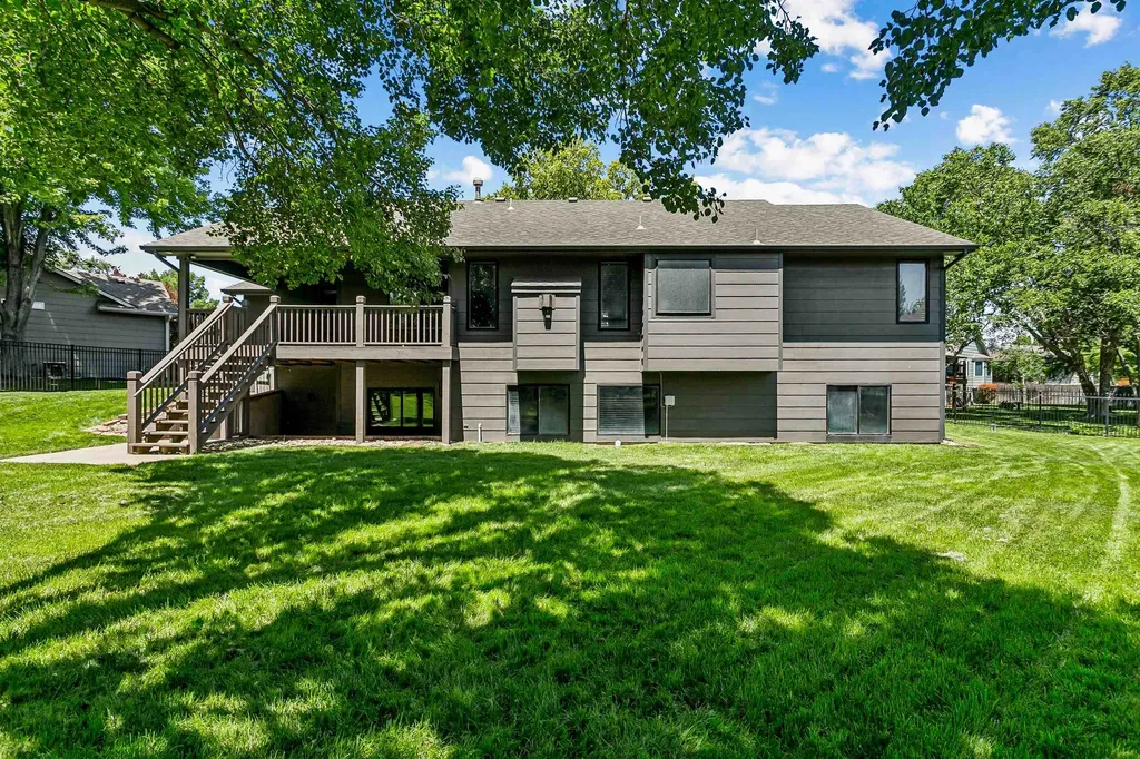 3106 N Lakecrest Circle Wichita KS 67205