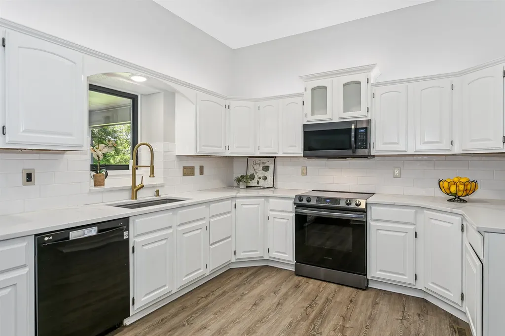 3106 N Lakecrest Circle Wichita KS 67205