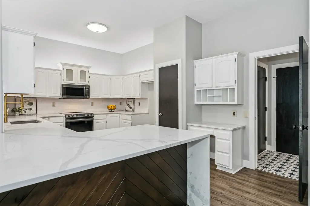 3106 N Lakecrest Circle Wichita KS 67205