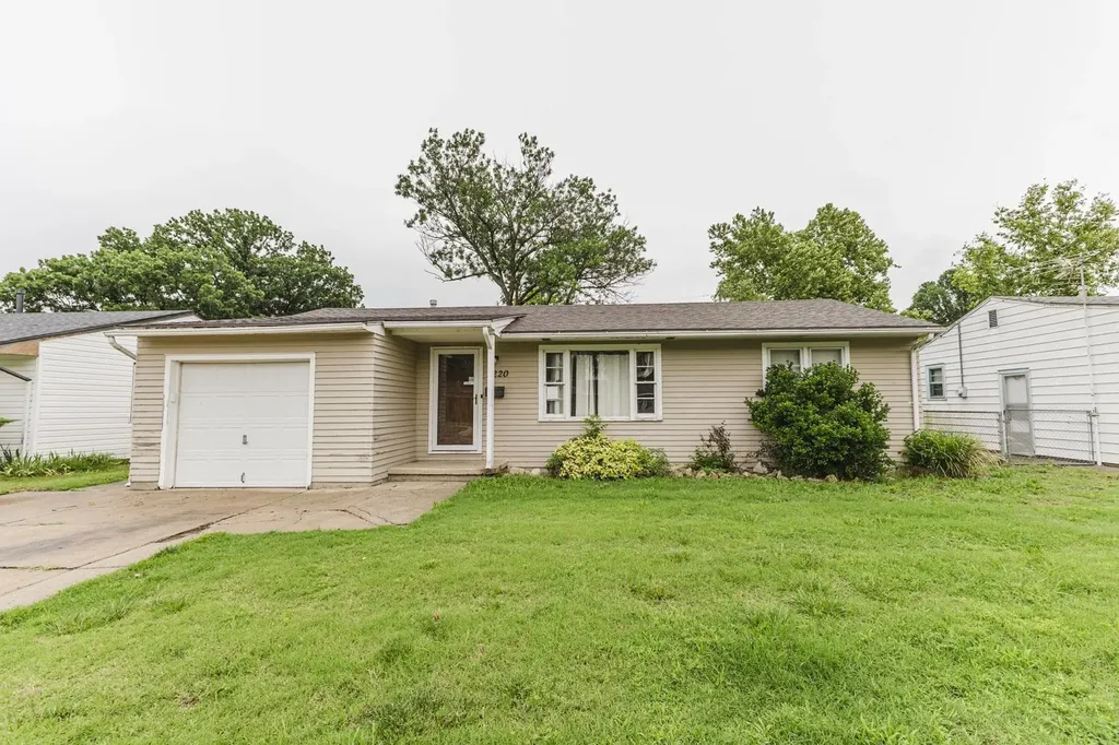 3220 S Downtain Wichita KS 67217