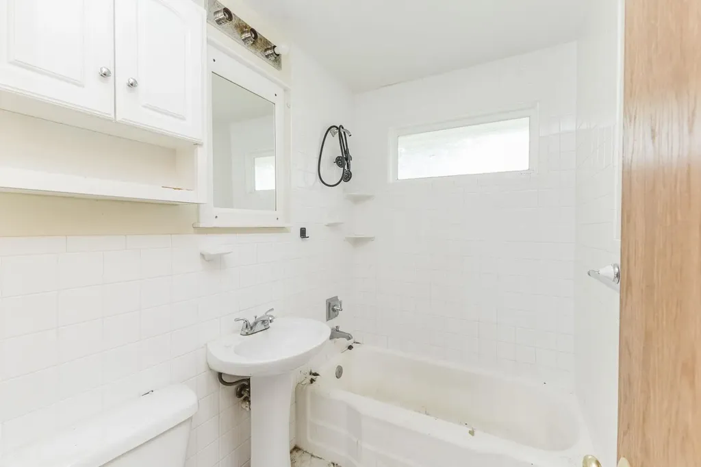 3220 S Downtain Wichita KS 67217