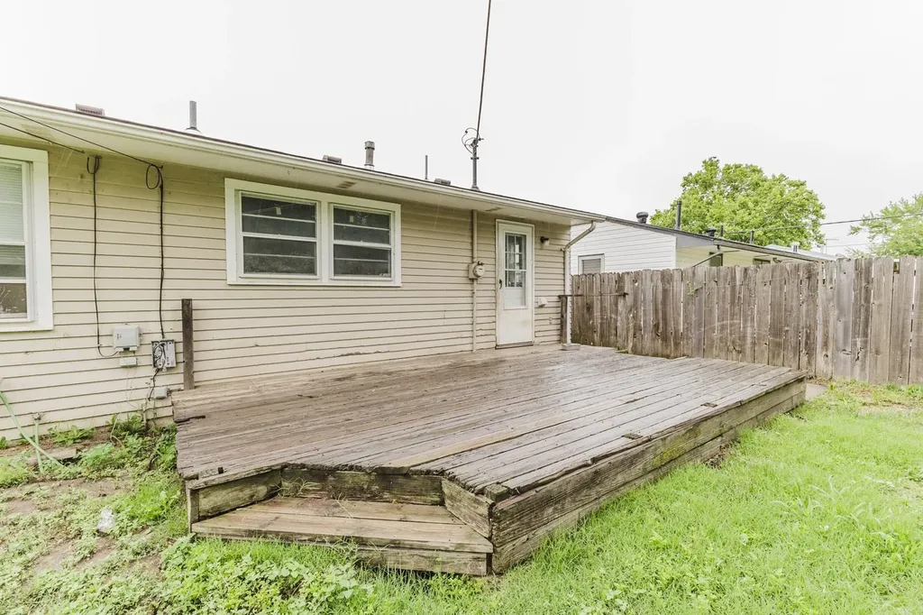 3220 S Downtain Wichita KS 67217