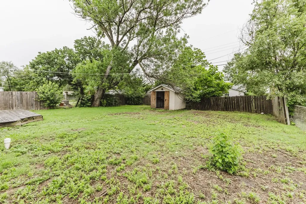 3220 S Downtain Wichita KS 67217