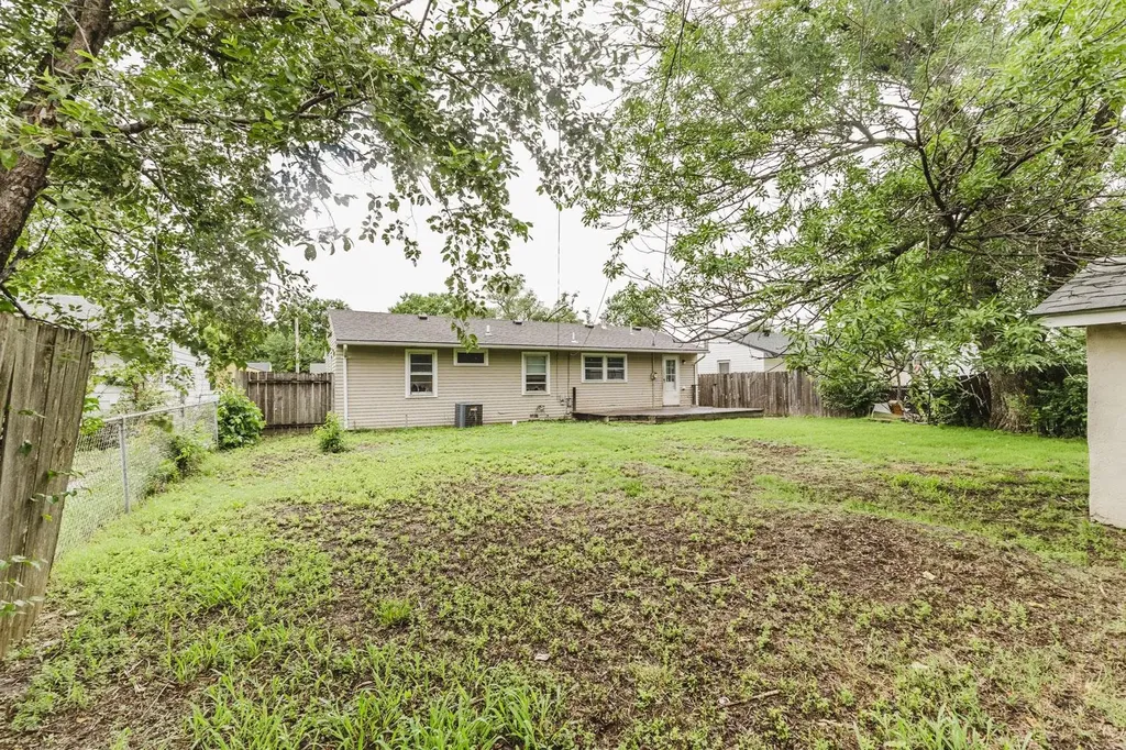 3220 S Downtain Wichita KS 67217