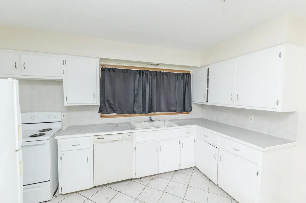 3220 S Downtain Wichita KS 67217