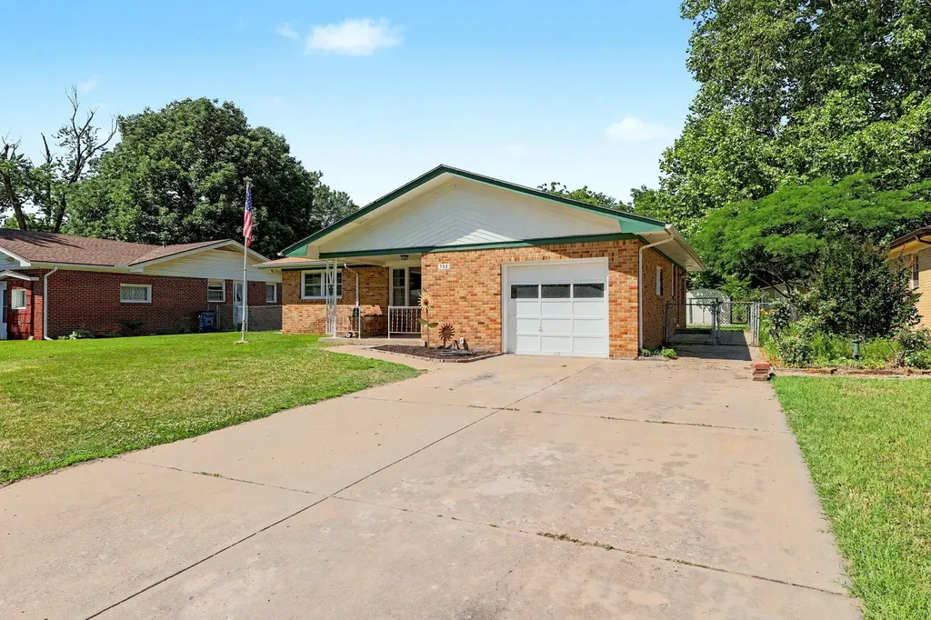 733 W Anita Wichita KS 67060