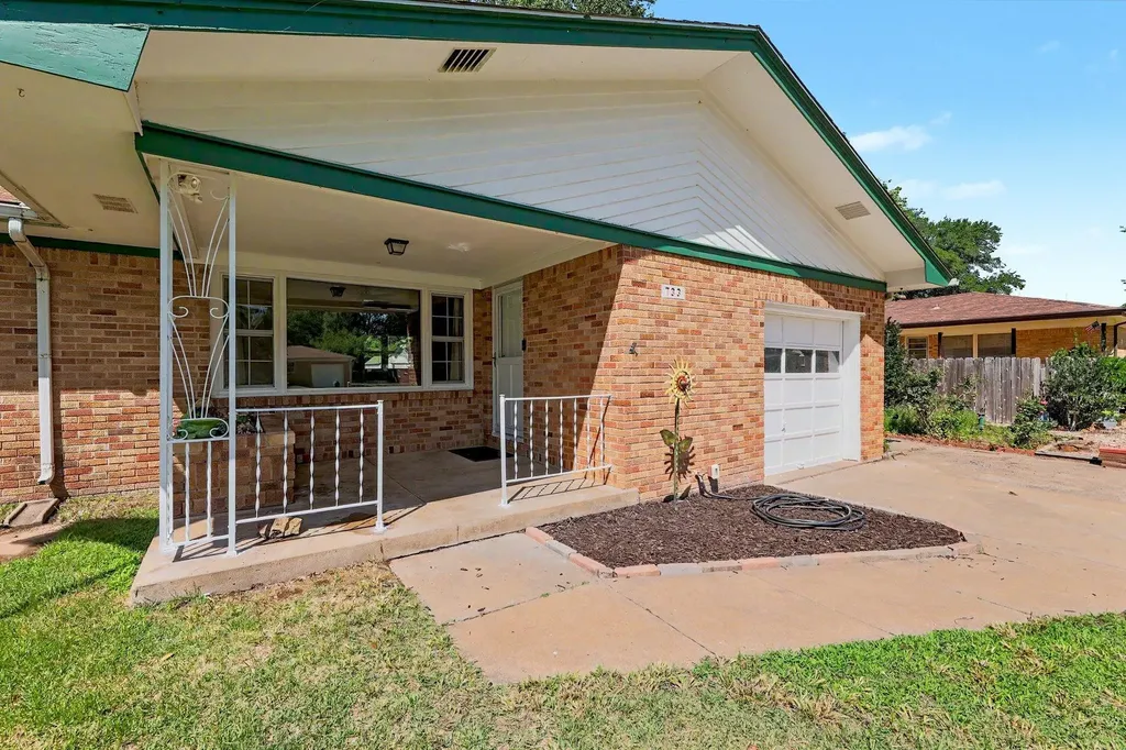 733 W Anita Wichita KS 67060
