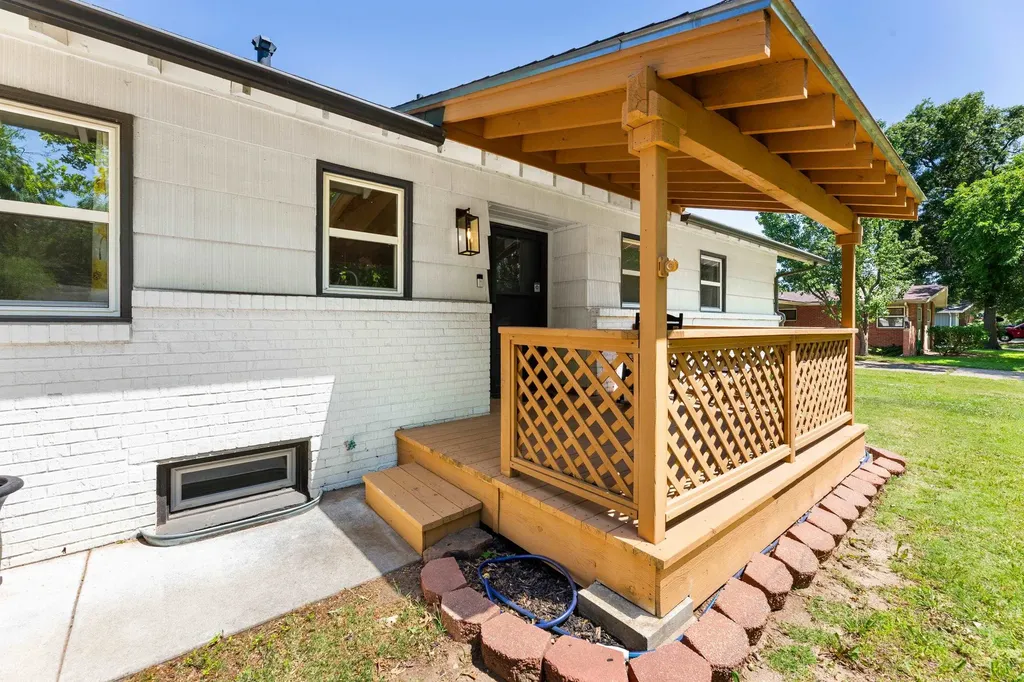 852 N Caddy Lane Wichita KS 67212