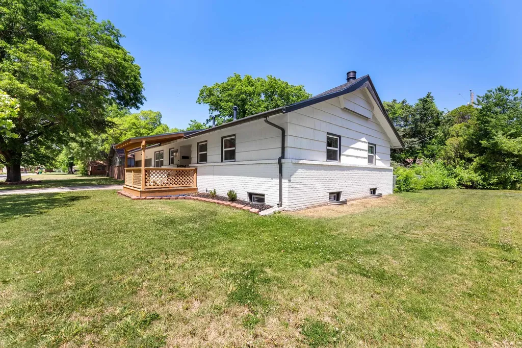 852 N Caddy Lane Wichita KS 67212