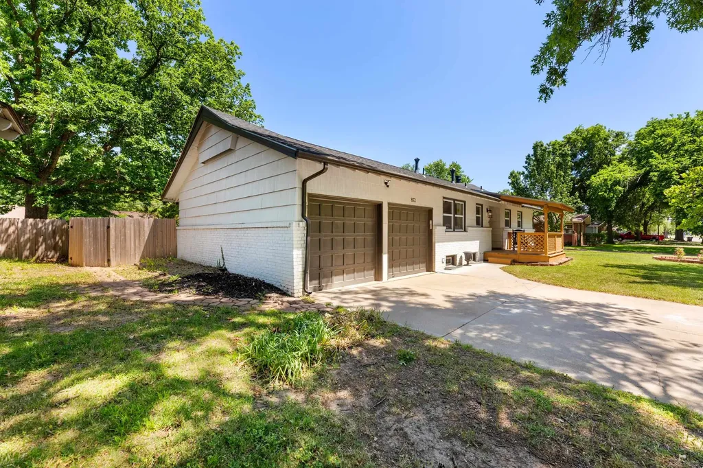 852 N Caddy Lane Wichita KS 67212