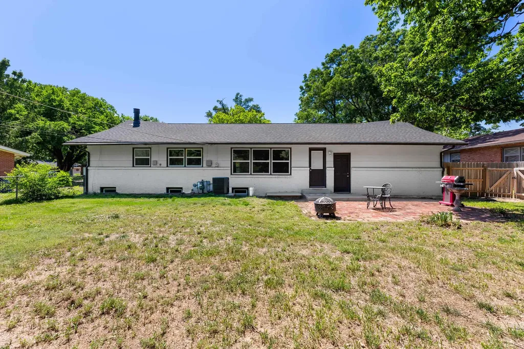 852 N Caddy Lane Wichita KS 67212