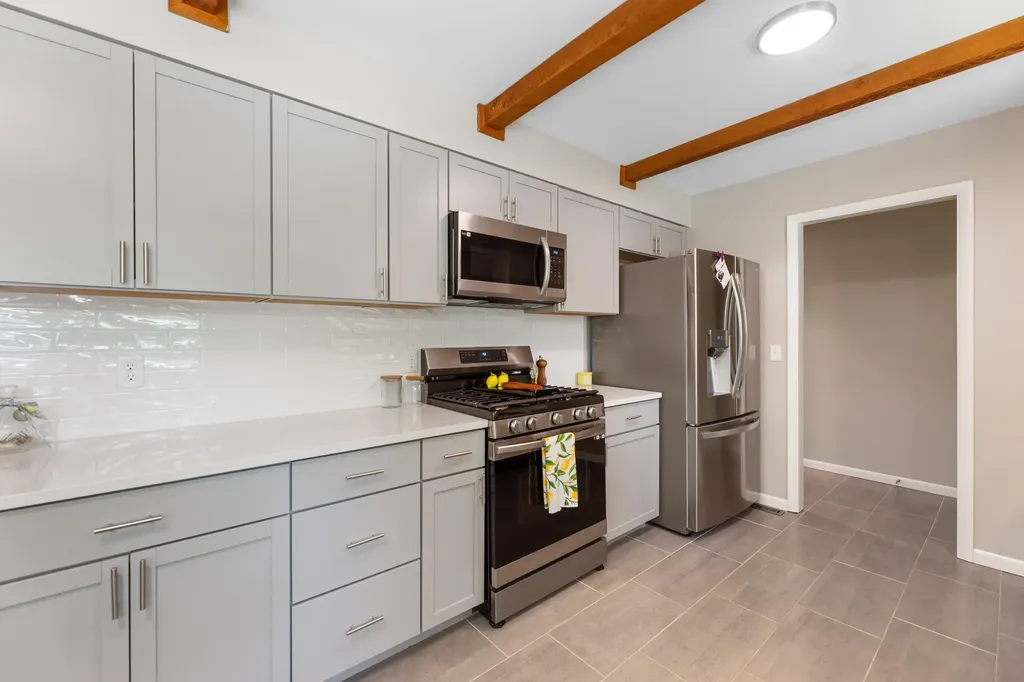 852 N Caddy Lane Wichita KS 67212