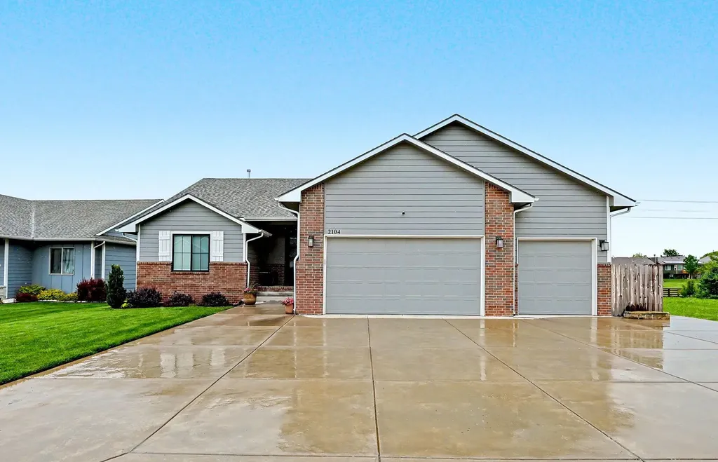 2104 E Highridge Street Park City KS 67219