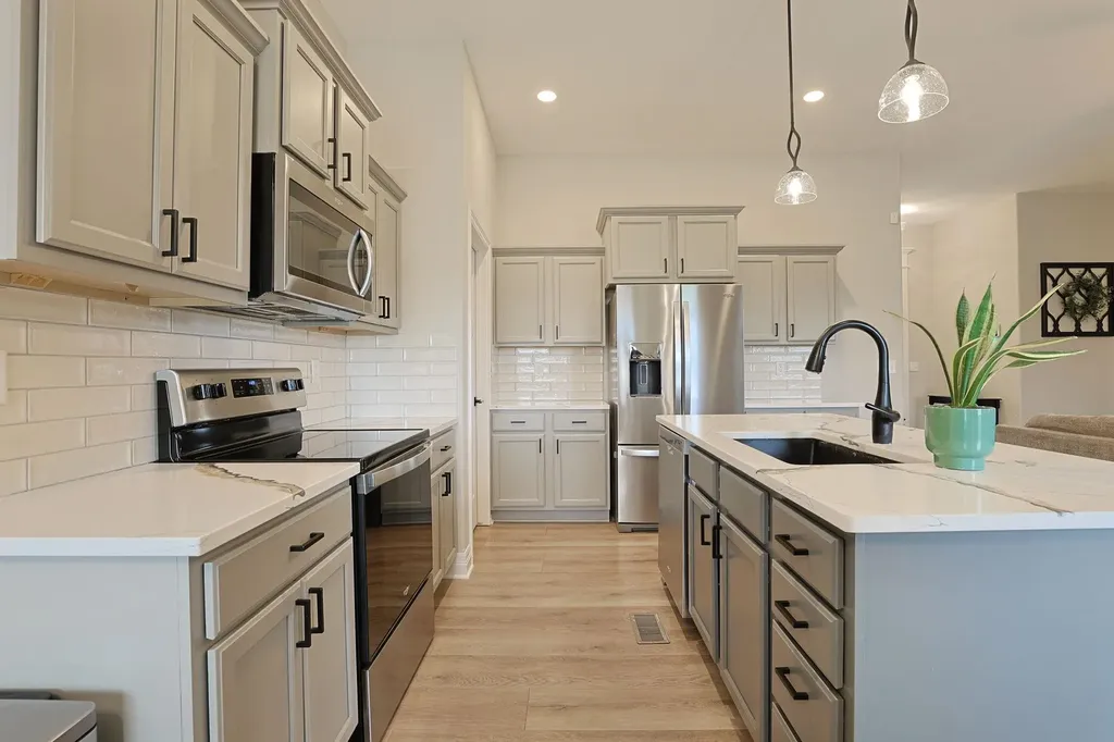 2104 E Highridge Street Park City KS 67219