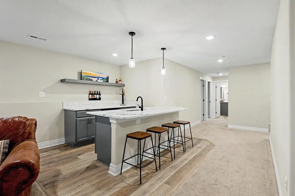 2104 E Highridge Street Park City KS 67219