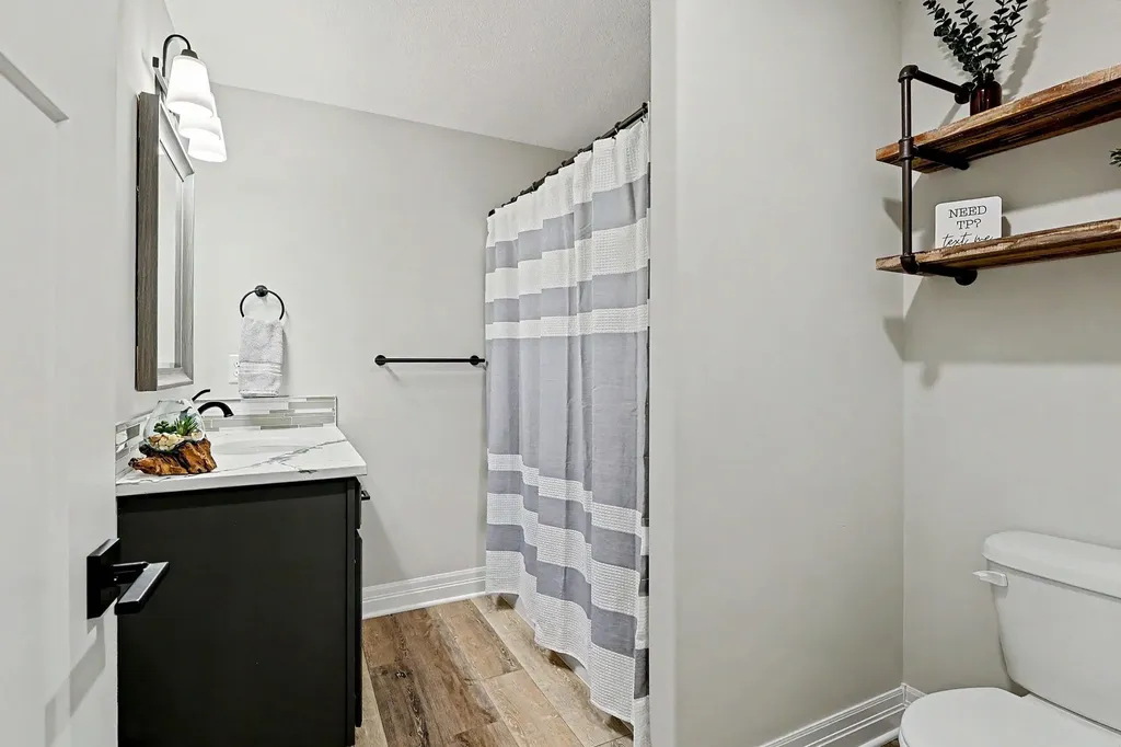 2104 E Highridge Street Park City KS 67219