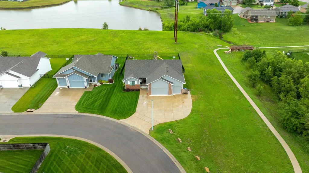 2104 E Highridge Street Park City KS 67219