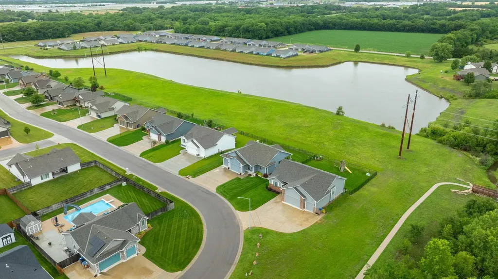 2104 E Highridge Street Park City KS 67219