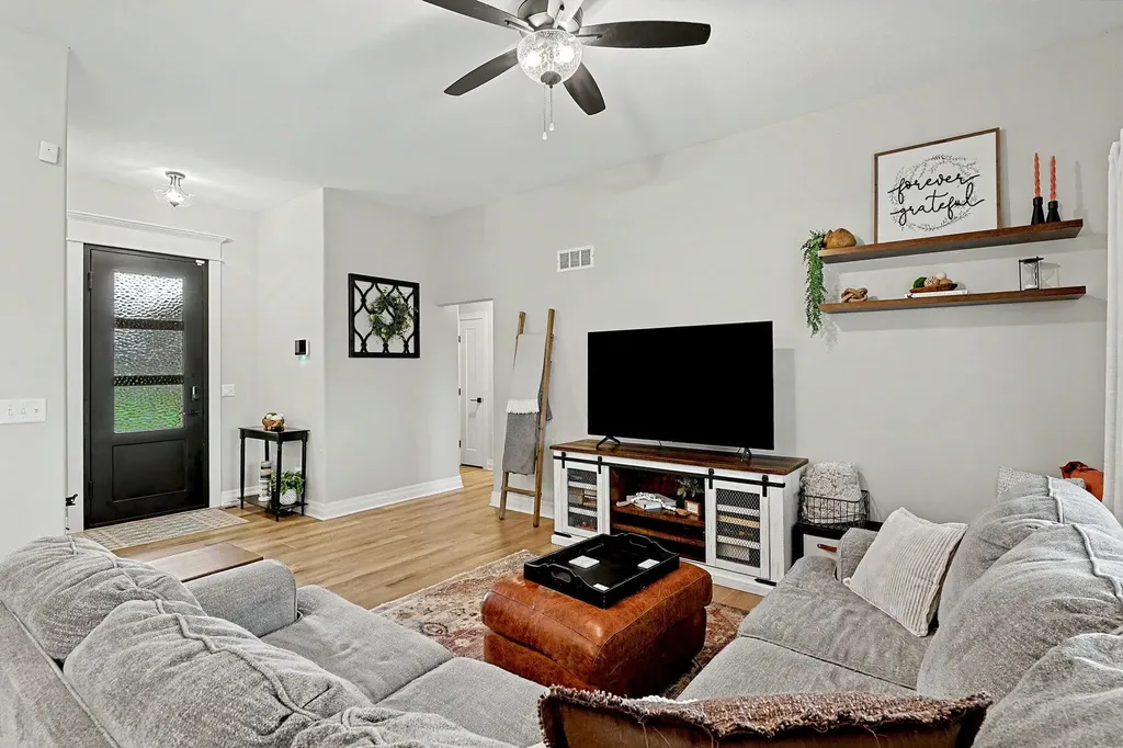 2104 E Highridge Street Park City KS 67219