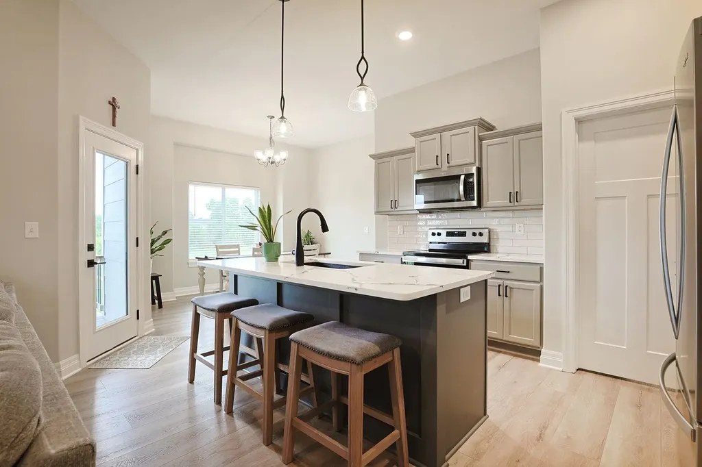 2104 E Highridge Street Park City KS 67219