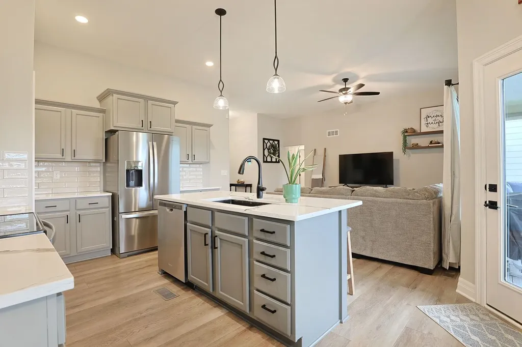 2104 E Highridge Street Park City KS 67219