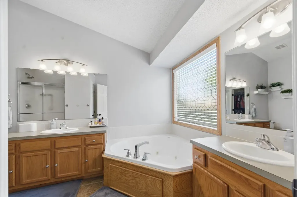 2711 N Parkdale Wichita KS 67205