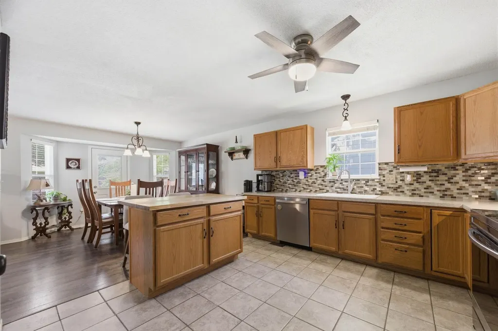 2711 N Parkdale Wichita KS 67205