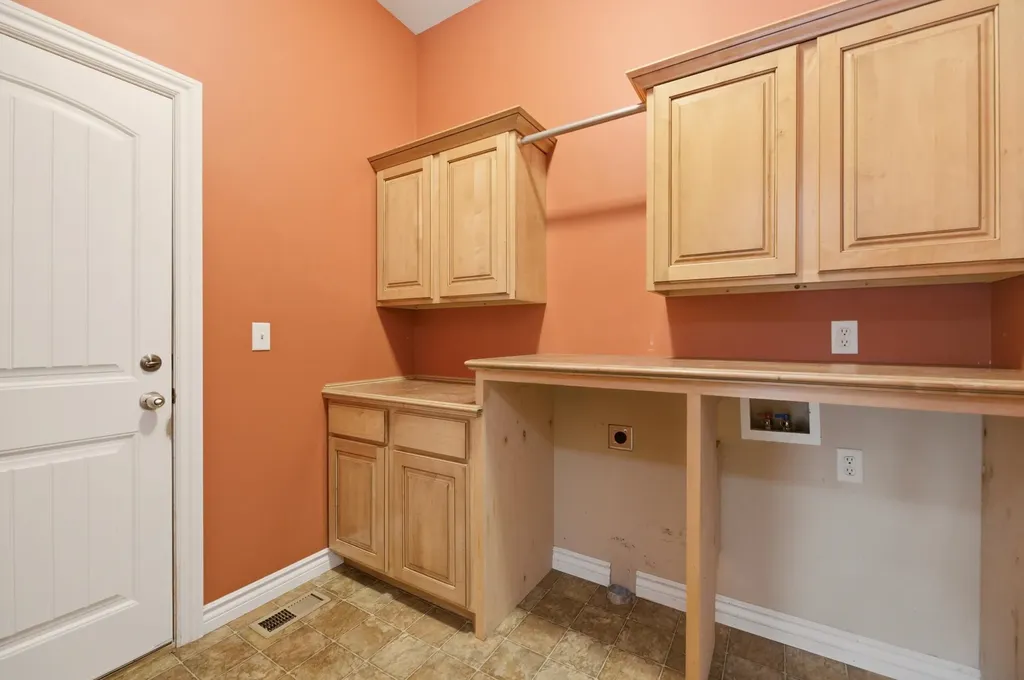 3845 N Lakecrest Court Wichita KS 67205