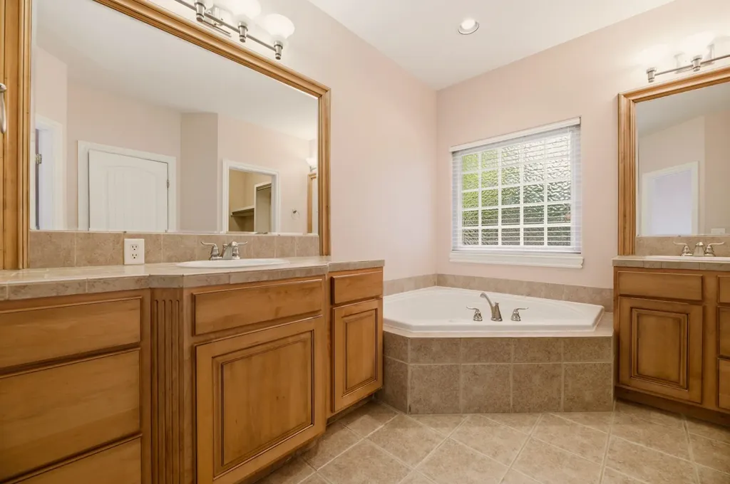 3845 N Lakecrest Court Wichita KS 67205