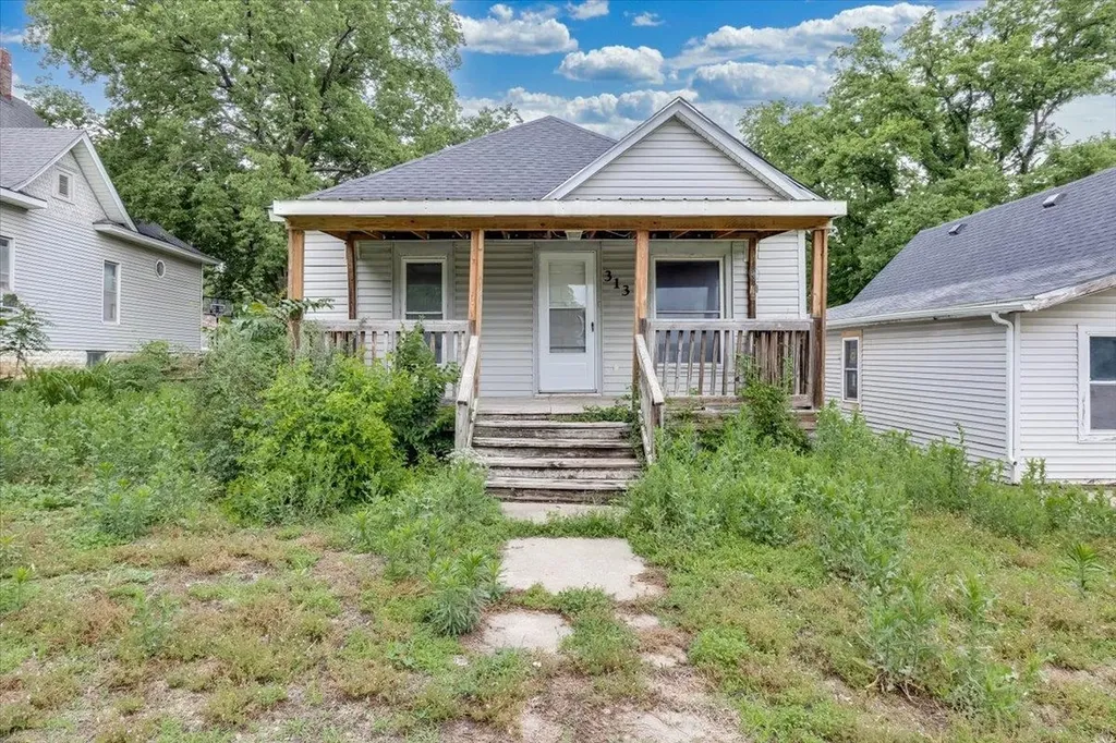 313 E Lincoln Wellington KS 67152