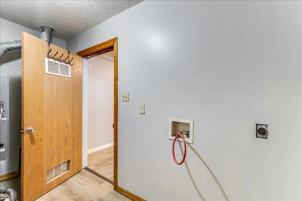 313 E Lincoln Wellington KS 67152
