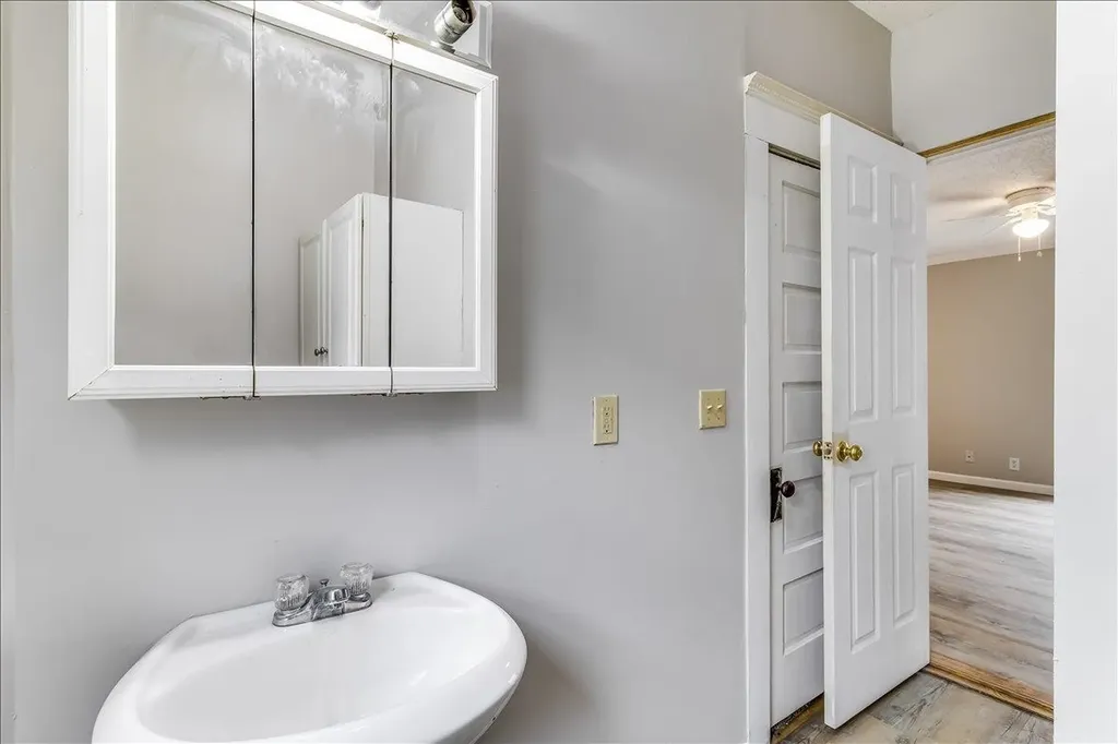 313 E Lincoln Wellington KS 67152