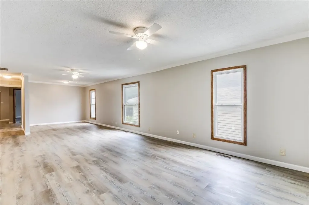 313 E Lincoln Wellington KS 67152