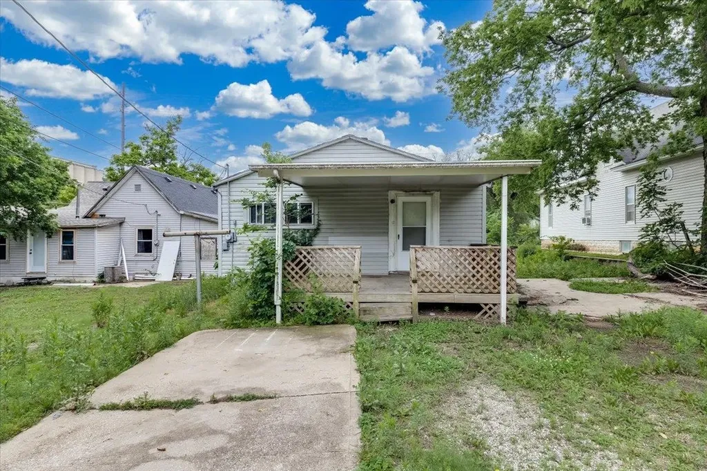 313 E Lincoln Wellington KS 67152