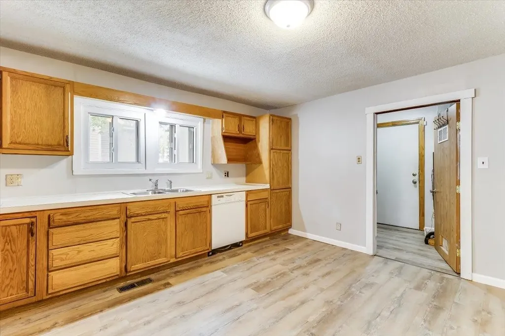 313 E Lincoln Wellington KS 67152