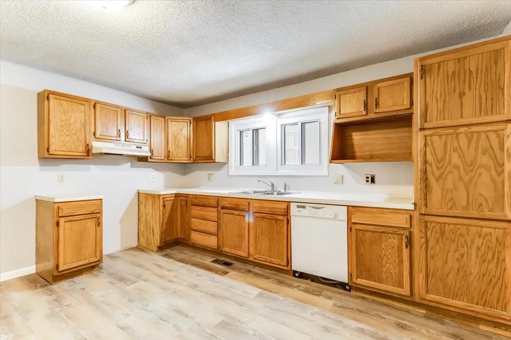 313 E Lincoln Wellington KS 67152