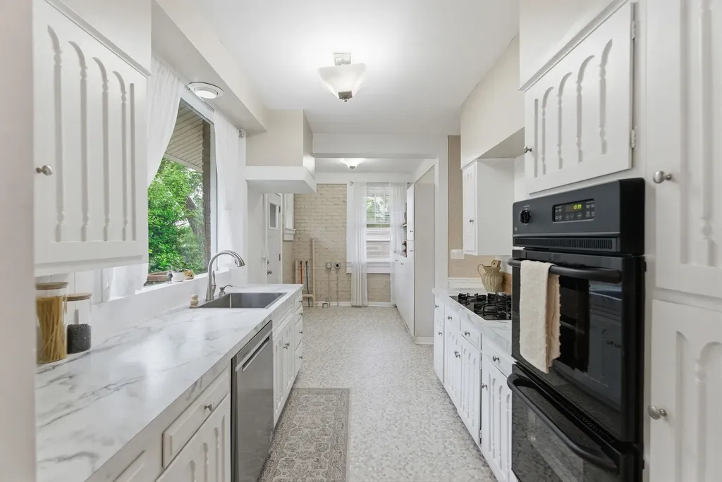 3226 E Country Club Place Wichita KS 67208