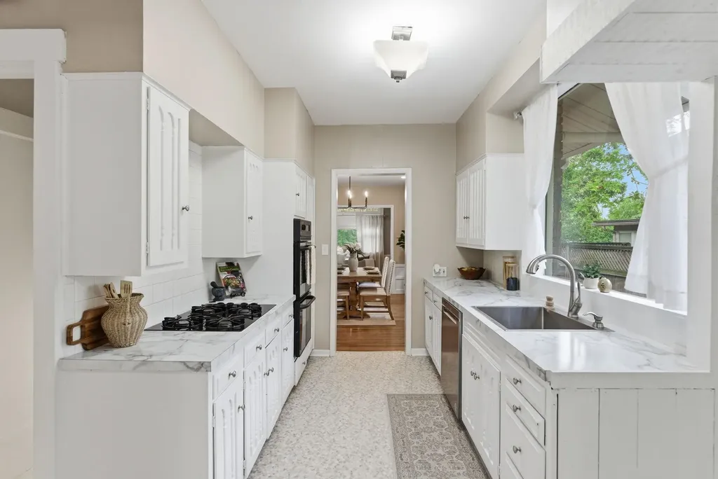 3226 E Country Club Place Wichita KS 67208