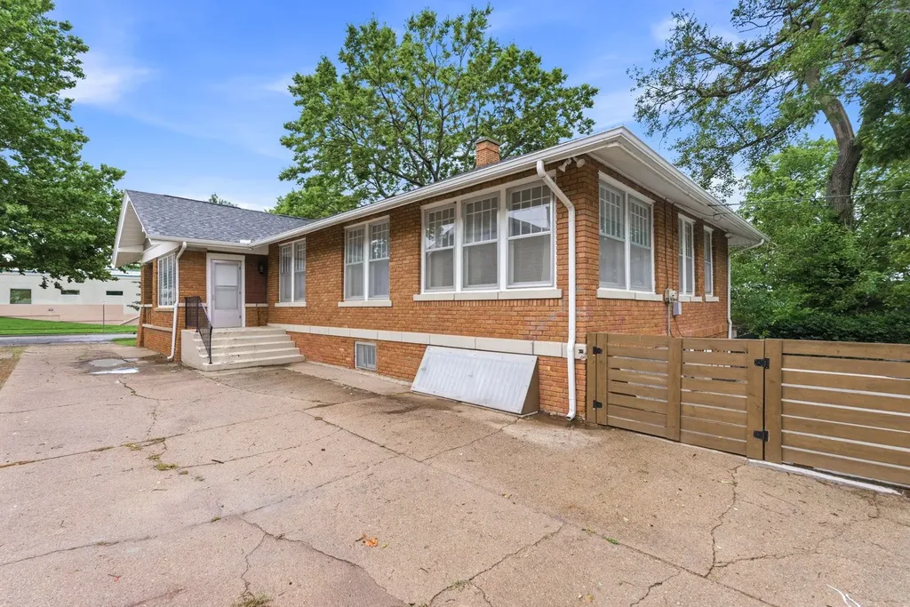 3226 E Country Club Place Wichita KS 67208
